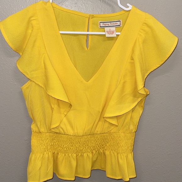 Yellow Top - Picture 4 of 4
